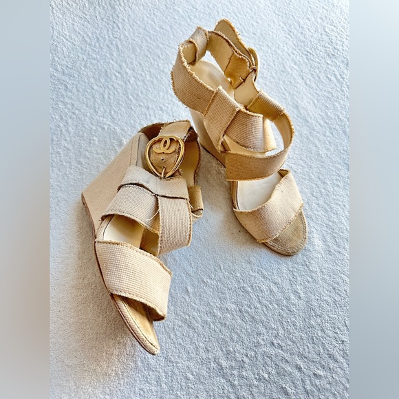 Chanel Wedge‎ Sandals with Gold Heart Buckle 39.5 US 9.5 CC - Picture 1 of 12